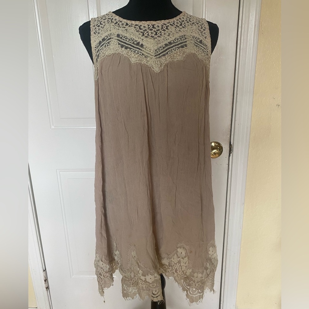 Umgee Tunic in Tan and Cream with Lace Trim